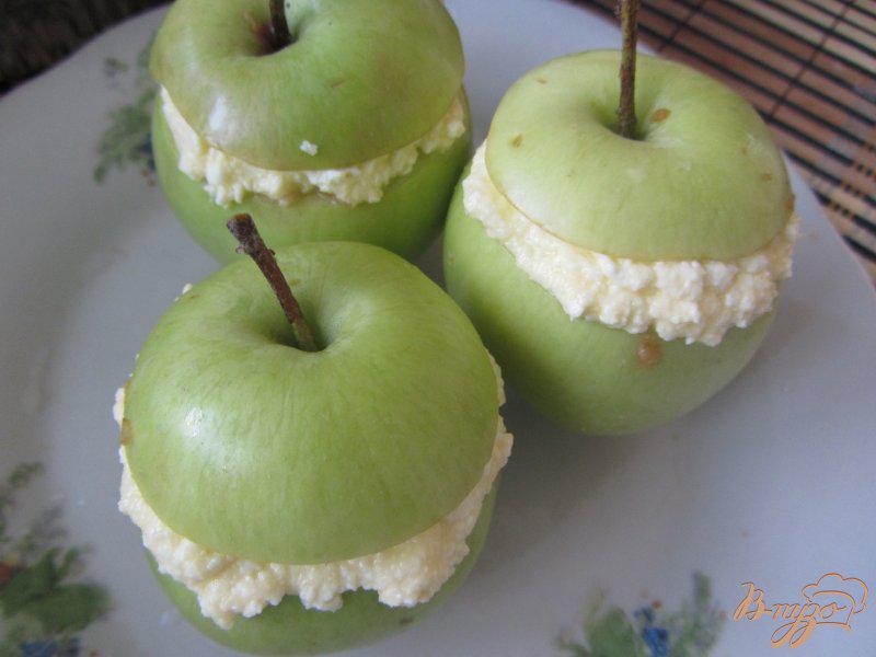 Фото приготовление рецепта: Яблоки с сюрпризом шаг №6