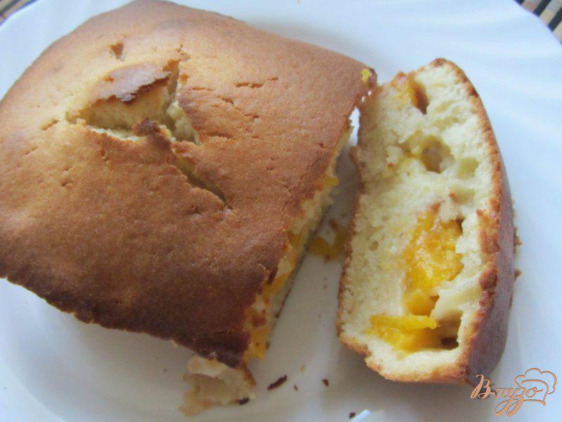 Фото приготовление рецепта: Пирог с персиковой начинкой на скорую руку шаг №9