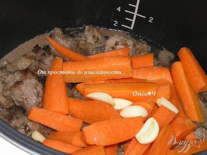 Фото приготовление рецепта: Рагу из говядины с морковью и мятой (в мультиварке) шаг №3