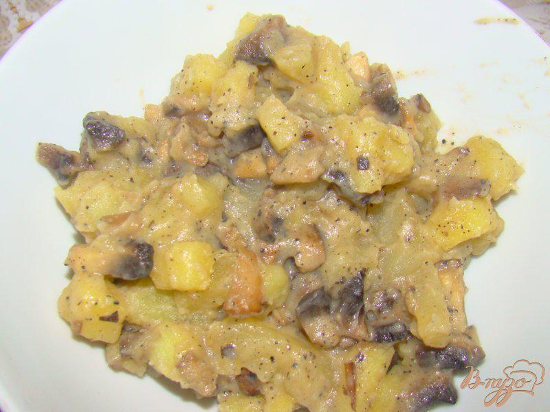 Фото приготовление рецепта: Быстрый картофель с грибами шаг №4