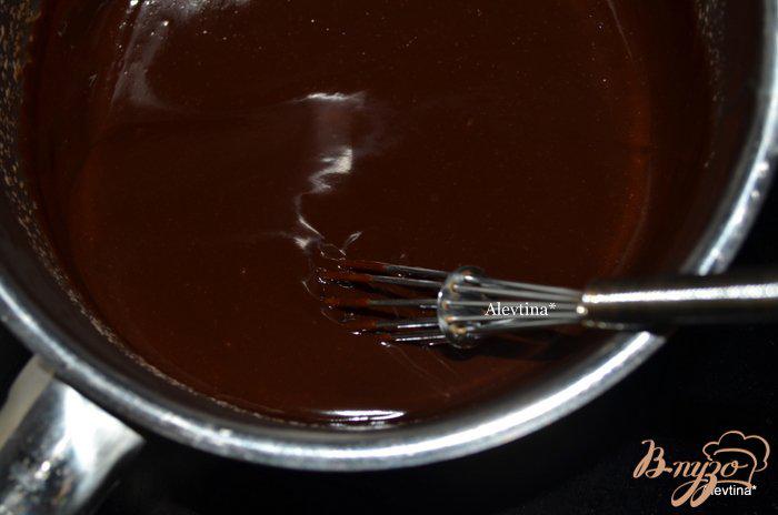 Фото приготовление рецепта: Капкейки «Бостон с кремом и шоколадной глазурью» шаг №8