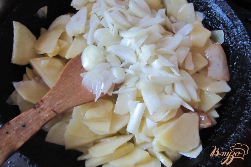 Фото приготовление рецепта: Картофель жареный по-украински с салом шаг №6