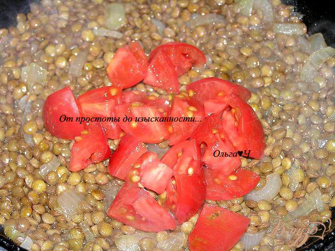 Фото приготовление рецепта: Чечевица с помидорами шаг №3