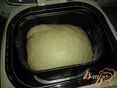 Фото приготовление рецепта: Молочные булочки с начинкой. шаг №2