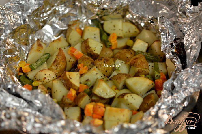 Фото приготовление рецепта: Картофельный гарнир в фольге шаг №3