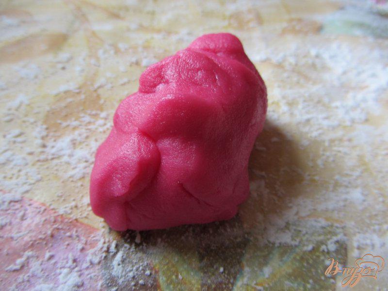 Фото приготовление рецепта: Бутоны роз из мастики шаг №2