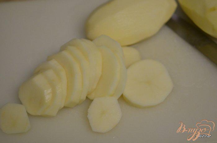 Фото приготовление рецепта: Картофель с овощами и сыром шаг №1