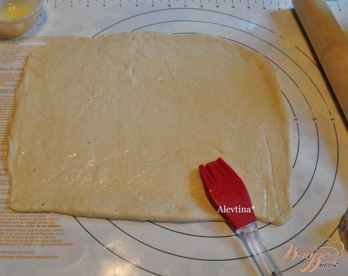 Фото приготовление рецепта: Дрожжевое тесто для хлебопечки шаг №4
