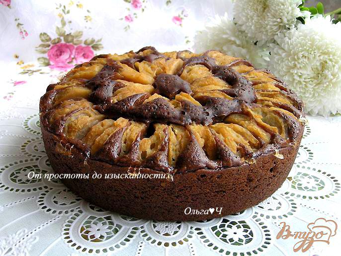 Фото приготовление рецепта: Шоколадный пирог с яблоками (в мультиварке) шаг №5