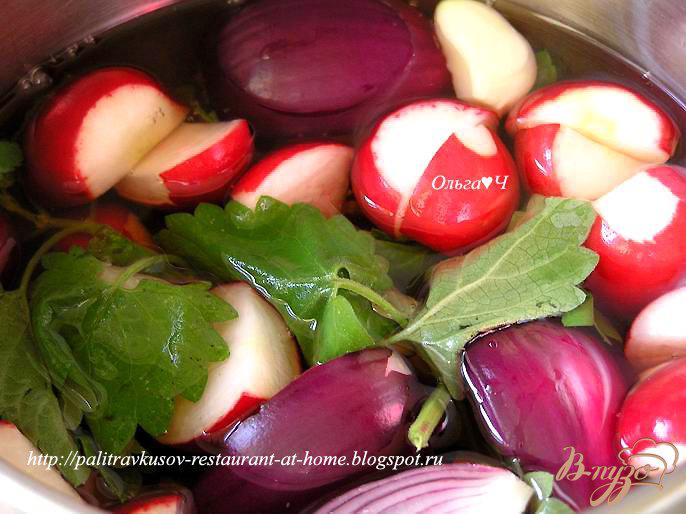 Фото приготовление рецепта: Маринованные овощи с мелиссой шаг №3