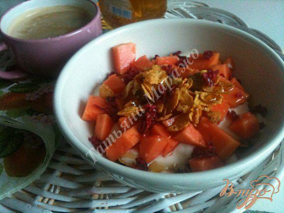 Фото приготовление рецепта: Хрустящий завтрак с кусочками папайи шаг №8