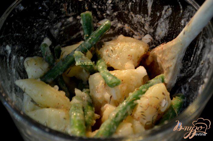 Фото приготовление рецепта: Картофель с зеленой фасолью шаг №4
