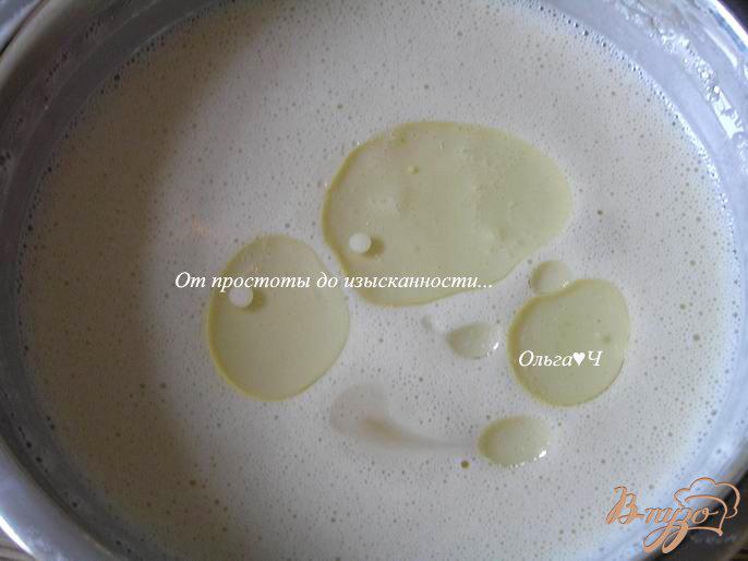 Фото приготовление рецепта: Блинчики на кокосовых сливках с розовым соусом шаг №3