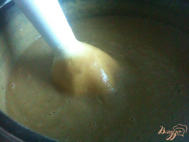 Фото приготовление рецепта: Крем-суп из каштанов и гусиной печени шаг №5