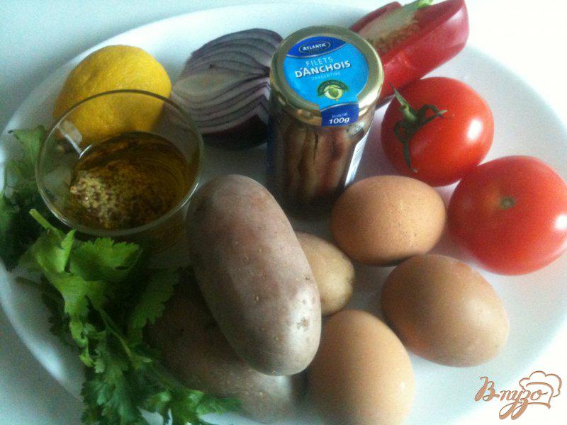 Фото приготовление рецепта: Теплый салат с картофелем и анчоусами шаг №1