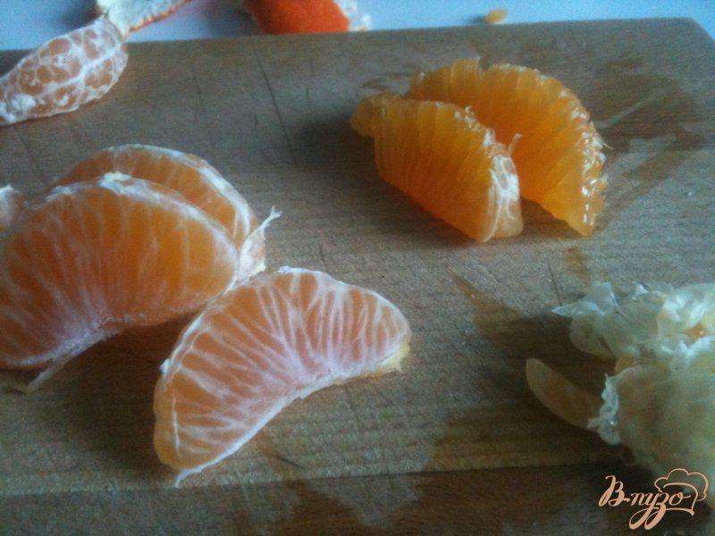 Фото приготовление рецепта: Салат с мандаринами, свеклой и копченой рыбой шаг №2