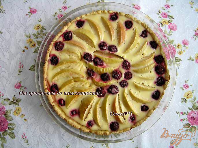 Фото приготовление рецепта: Яблочный пирог с малиной шаг №6