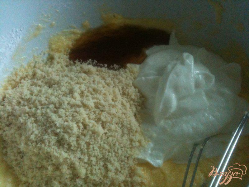 Фото приготовление рецепта: Творожно-медовые пряные коржики шаг №3