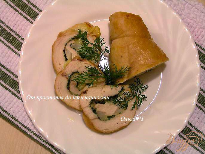 Фото приготовление рецепта: Рулет из куриной грудки с грушей и сыром шаг №6