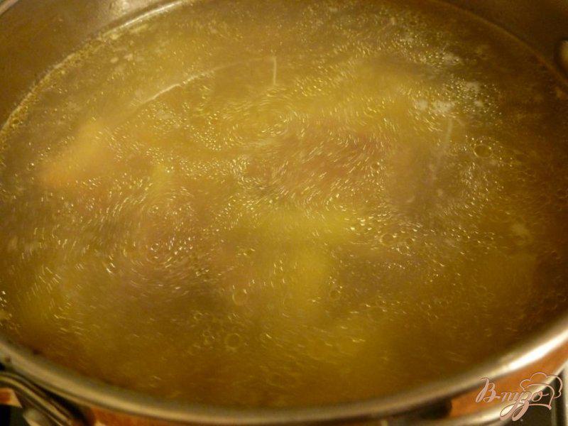 Фото приготовление рецепта: Щи с квашенной капустой и сельдереем на говяжьем бульоне шаг №1