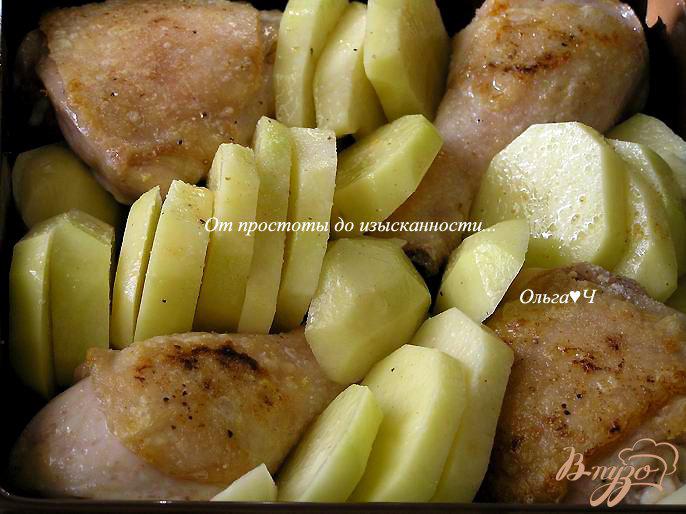 Фото приготовление рецепта: Курица с картофелем в сливочно-горчичном соусе шаг №2