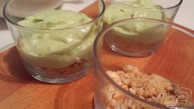 Фото приготовление рецепта: Десертный крем из авокадо с личи шаг №6