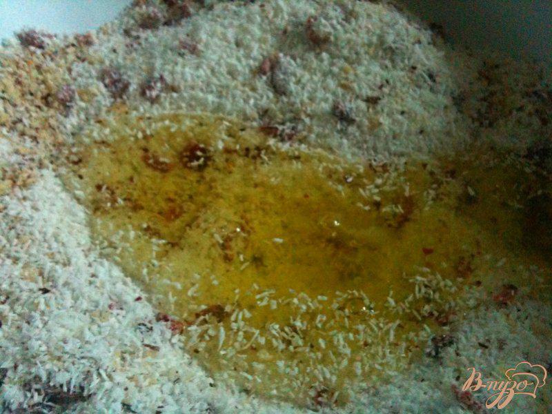 Фото приготовление рецепта: Кокосовое печенье с клюквой шаг №2