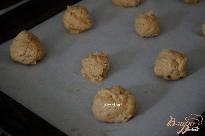 Фото приготовление рецепта: Печенье с  яблочной кислинкой и глазурью шаг №5