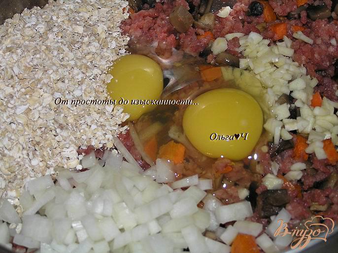 Фото приготовление рецепта: Мясной террин с грибами, овощами и овсяными хлопьями шаг №4