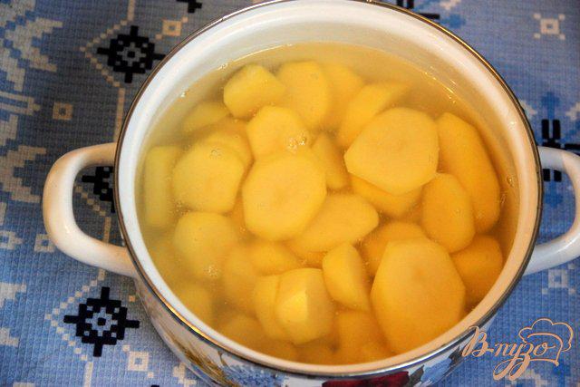Фото приготовление рецепта: Картофель в соевом соусе шаг №1