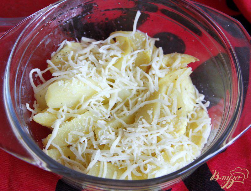 Фото приготовление рецепта: Картошка с сыром в микроволновке шаг №3