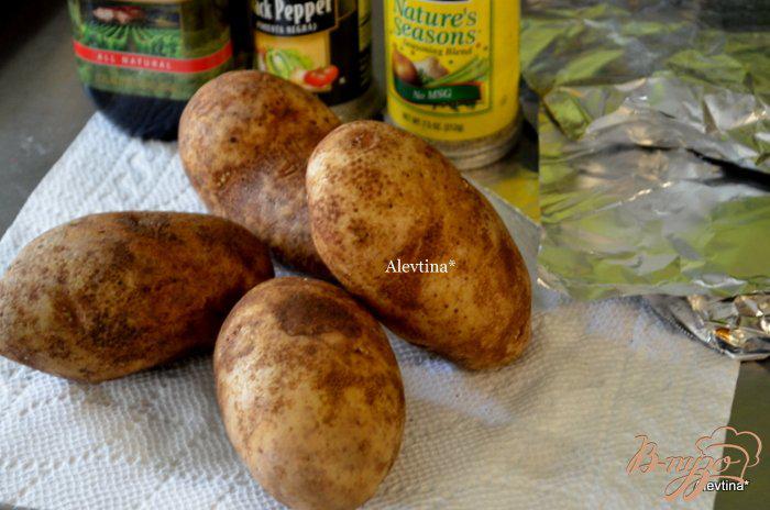 Фото приготовление рецепта: Картофель в фольге в духовке шаг №1