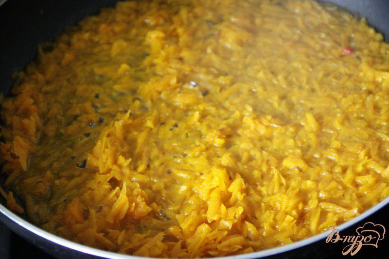 Фото приготовление рецепта: Рыбно-рисовая запеканка  под тыквенно-томатным соусом шаг №4