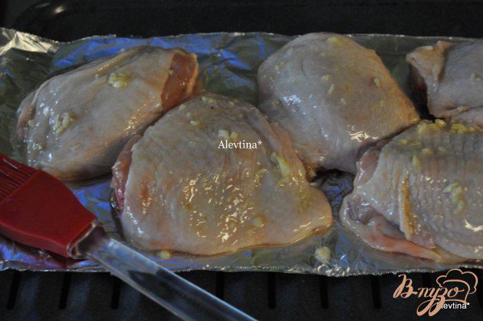 Фото приготовление рецепта: Куриные бедрышки в сладкой глазури шаг №2