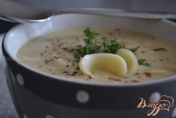 Фото приготовление рецепта: Суп-пюре из корневого сельдерея с сыром шаг №4
