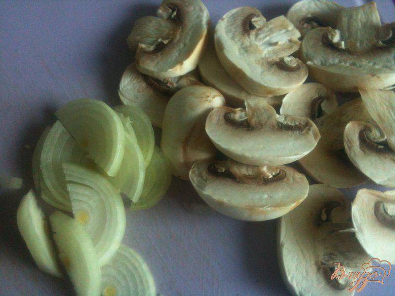 Фото приготовление рецепта: Картофельные лодочки с грибами и ветчиной шаг №2