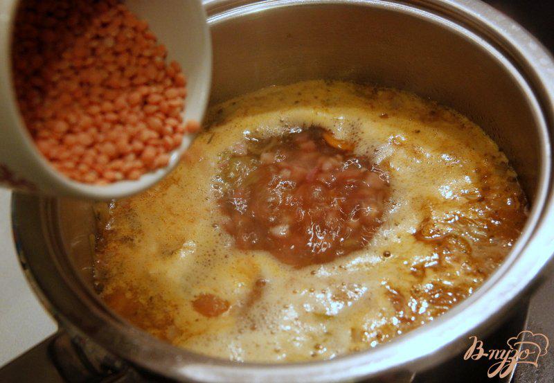 Фото приготовление рецепта: Суп с чечевицей и шпинатом по мотивам  от Джейми Оливера шаг №4