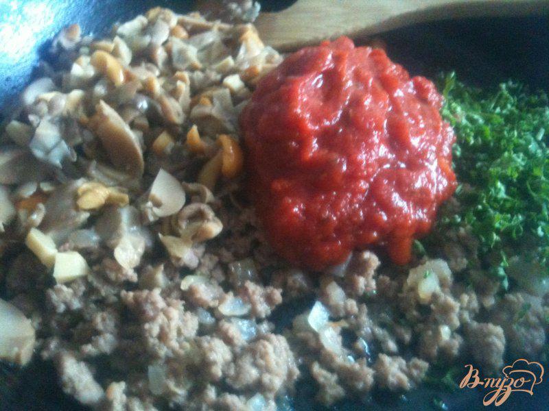 Фото приготовление рецепта: Ньокки с фаршем и грибами шаг №3