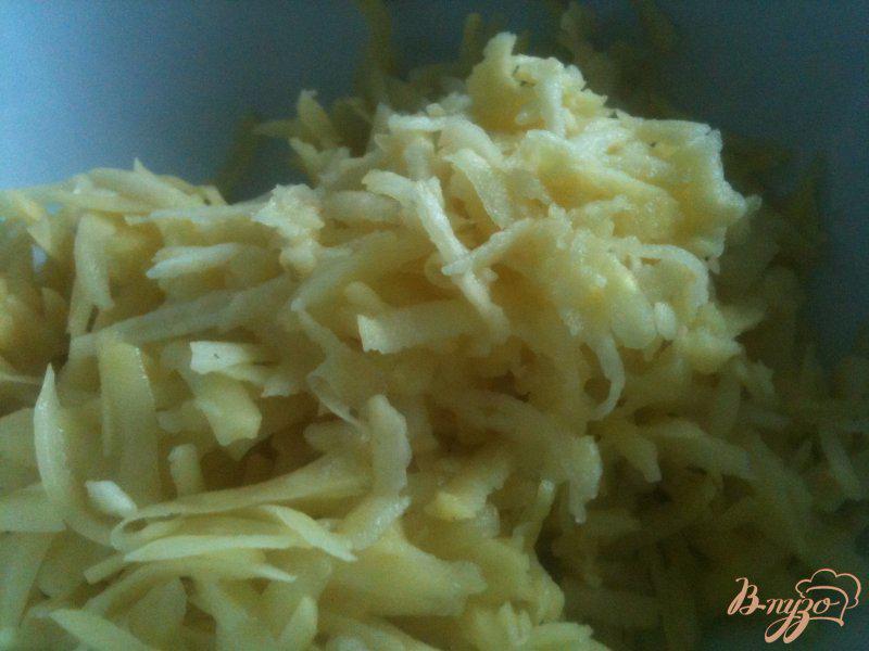 Фото приготовление рецепта: Картофельно-шпинатные оладьи с яблоком шаг №1