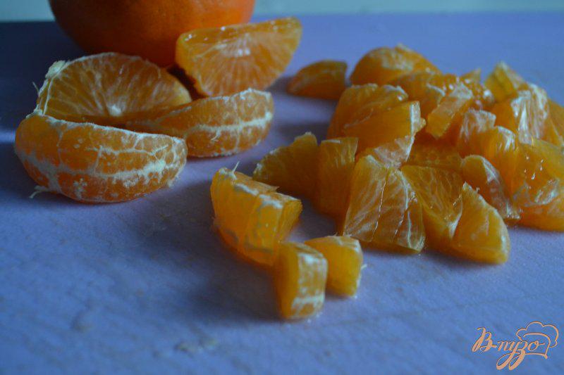 Фото приготовление рецепта: Морковный салат с сыром и мандаринами шаг №2