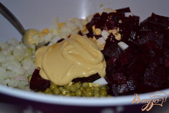 Фото приготовление рецепта: Яичный салат со свеклой шаг №4