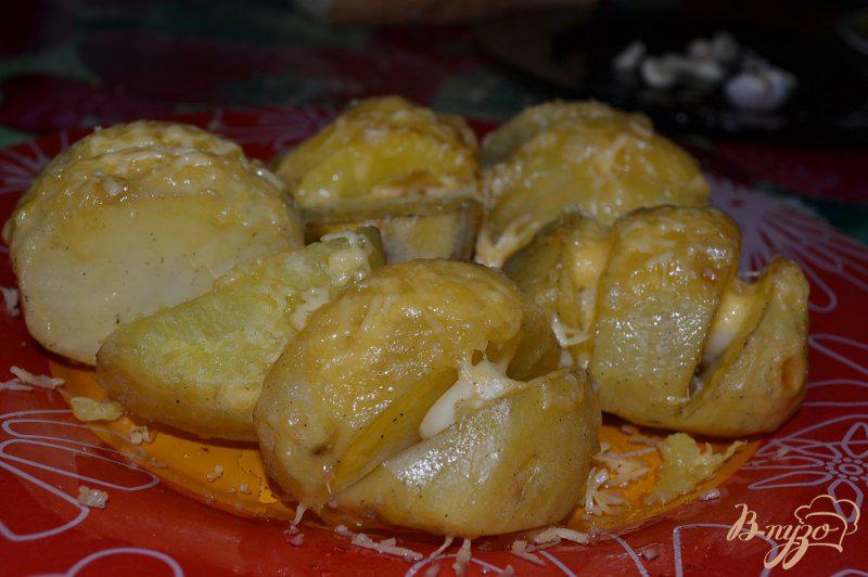 Фото приготовление рецепта: Картофель, запеченный с чесноком шаг №5