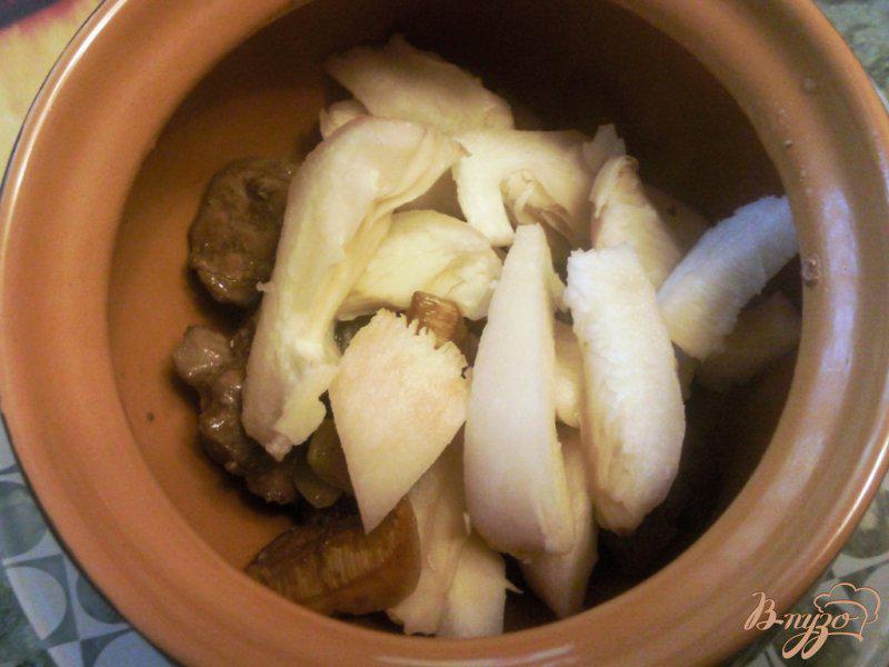 Фото приготовление рецепта: Перловая каша в горшочках с сыроежками и печенью шаг №3