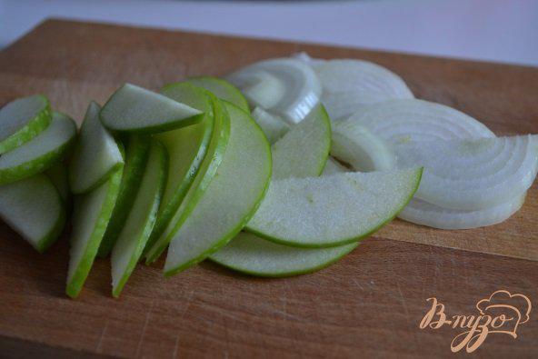 Фото приготовление рецепта: Закуска из сельди с яблоком шаг №1
