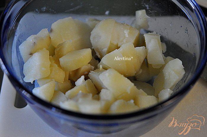 Фото приготовление рецепта: Картофельный салат с редисом шаг №1