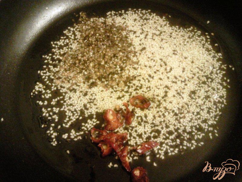 Фото приготовление рецепта: Острая закуска из кабачков шаг №3