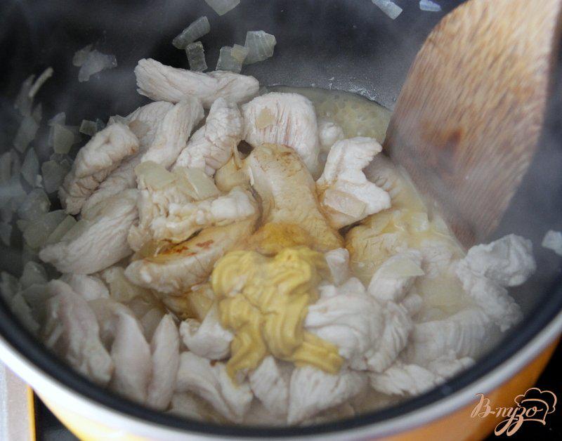 Фото приготовление рецепта: Филе индейки в сливочно-горчичном соусе шаг №2