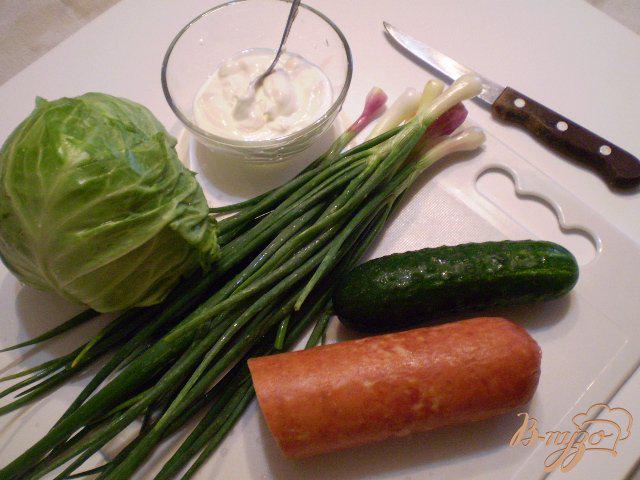 Фото приготовление рецепта: Овощной салат с колбасой шаг №1