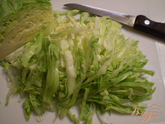 Фото приготовление рецепта: Овощной салат с соевым соусом шаг №2