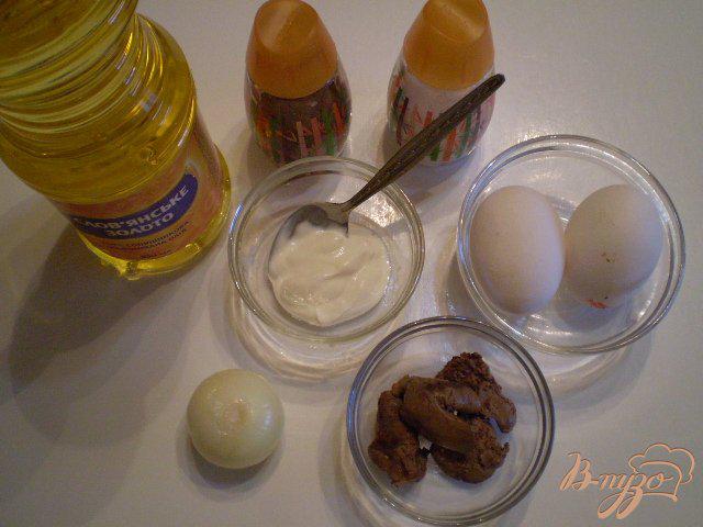 Фото приготовление рецепта: Яйца фаршированные печенью и луком шаг №1